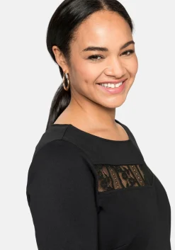 Cocktailkleid mit U-Boot-Ausschnitt und Spitzeneinsatz