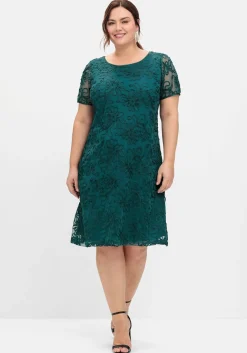 Cocktailkleid aus Mesh, mit Zierborten