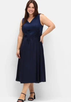 Cocktailkleid im Materialmix, mit floraler Spitze