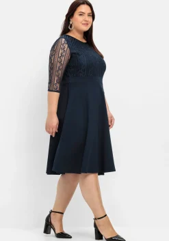 Cocktailkleid mit floraler Spitze und Chiffon-Ärmeln