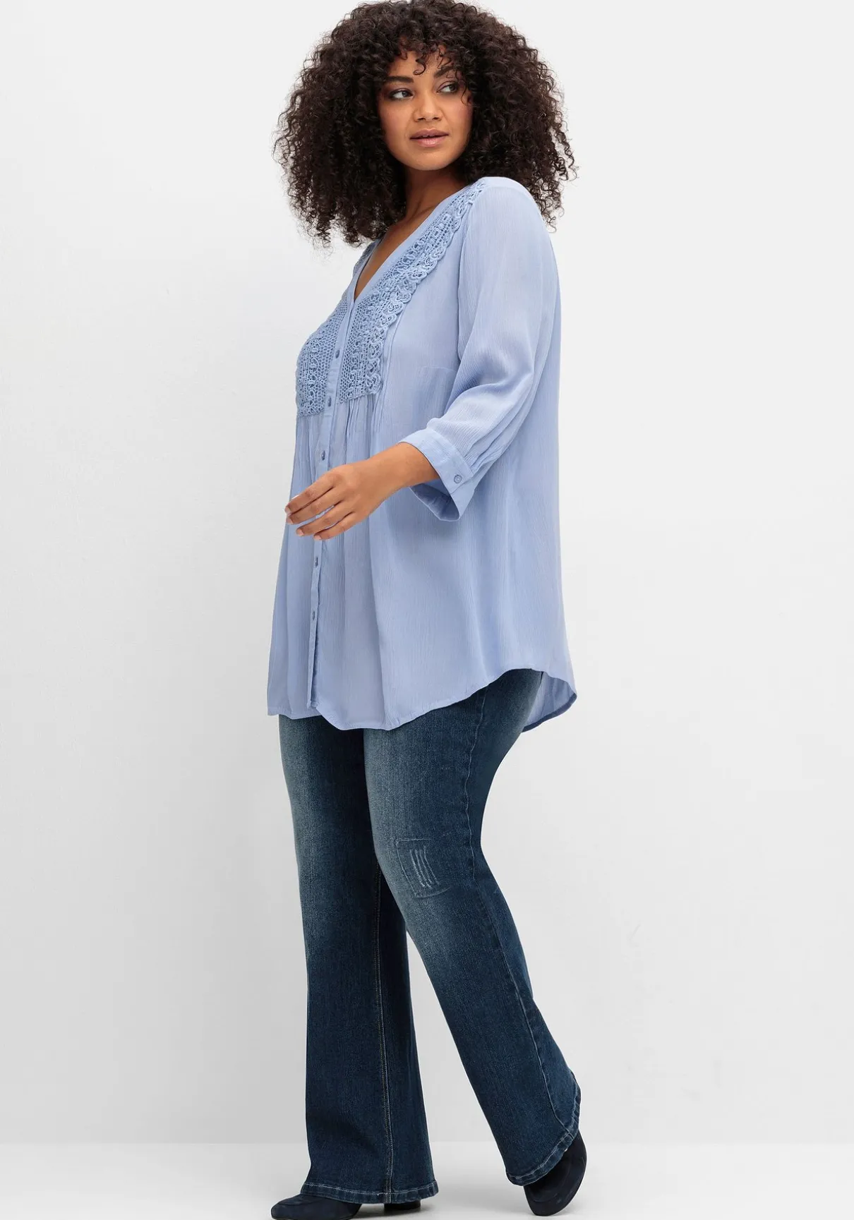 Crêpebluse mit Häkelspitze und Biesen