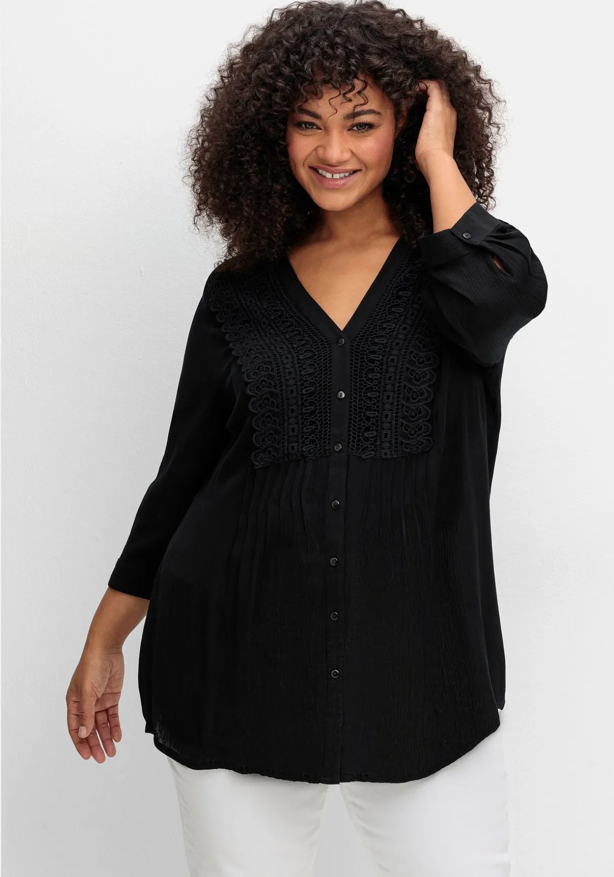 Crêpebluse mit Häkelspitze und Biesen