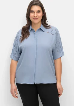 Crêpebluse mit Lochstickerei und Fledermausärmeln