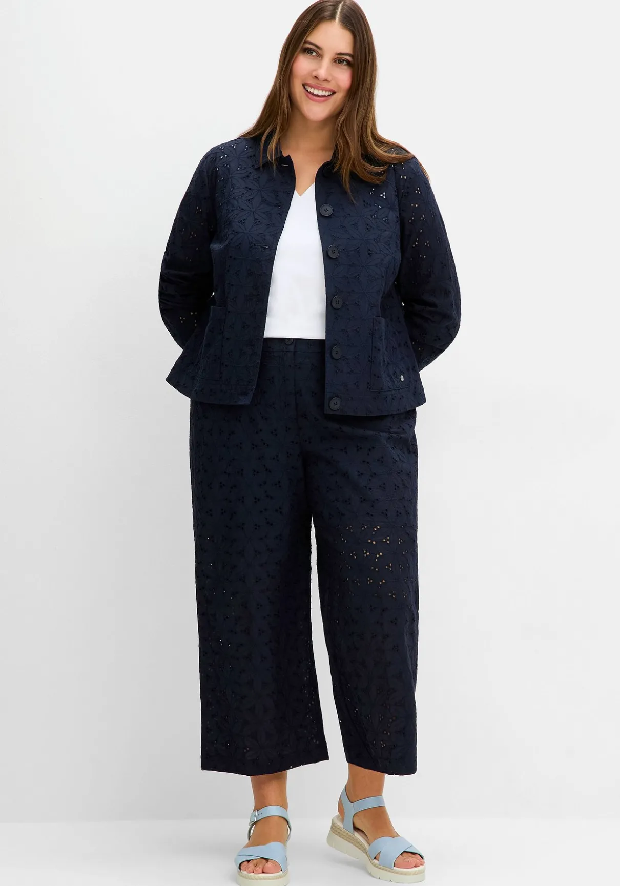 Culotte aus Lochspitze, mit Teilgummibund