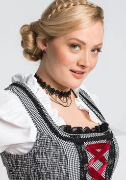 Dirndlbluse im Materialmix