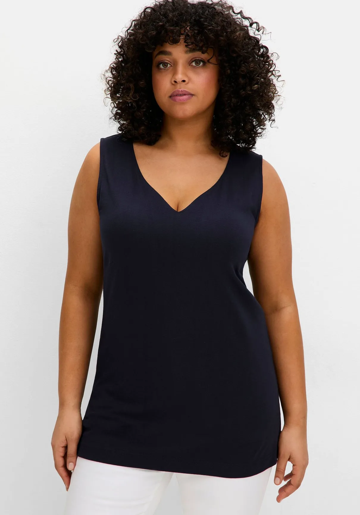 Doppellagiges Top mit Herzausschnitt