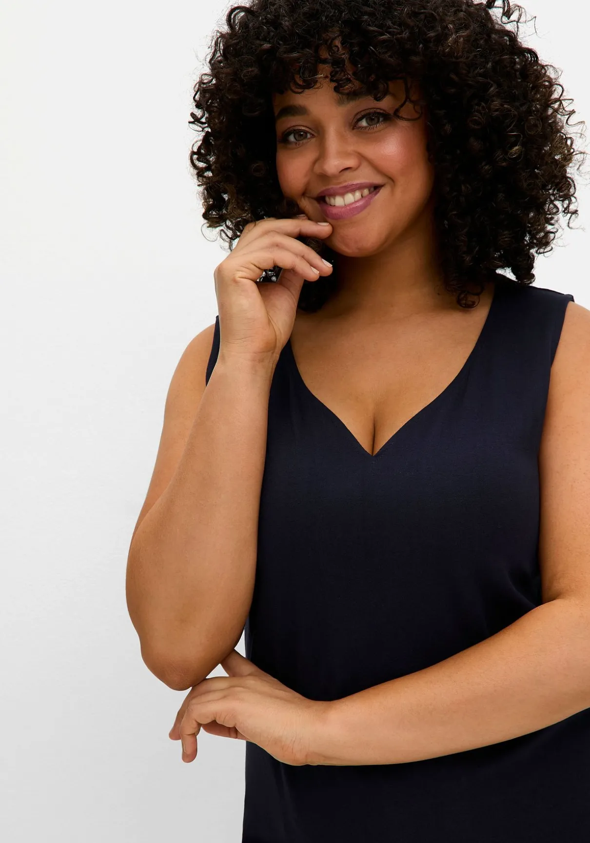 Doppellagiges Top mit Herzausschnitt