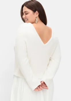 Flauschiger Pullover mit tiefem V-Ausschnitt hinten