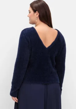 Flauschiger Pullover mit tiefem V-Ausschnitt hinten
