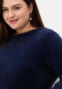 Flauschiger Pullover mit tiefem V-Ausschnitt hinten