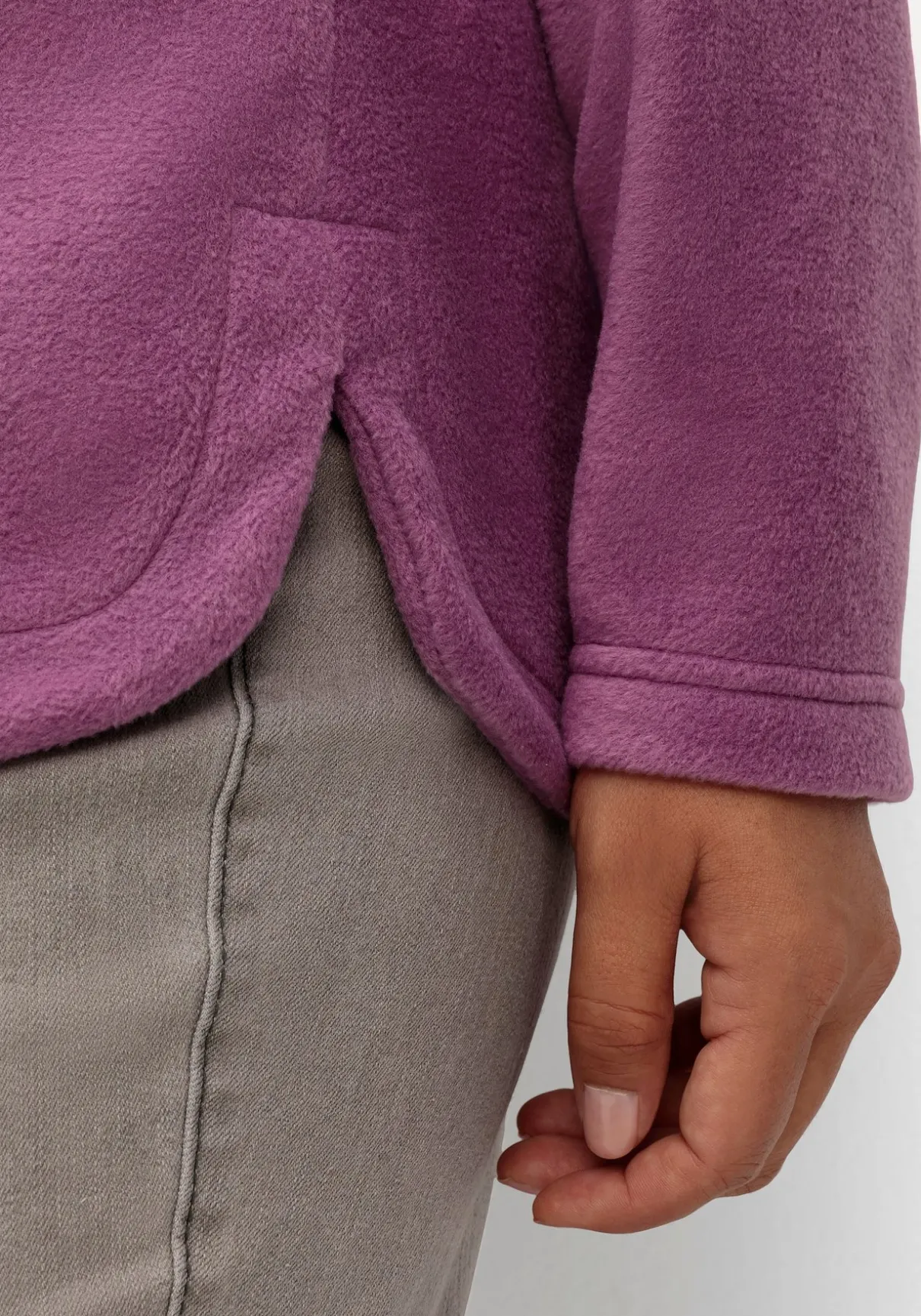 Fleeceshirt mit abgerundetem Saum