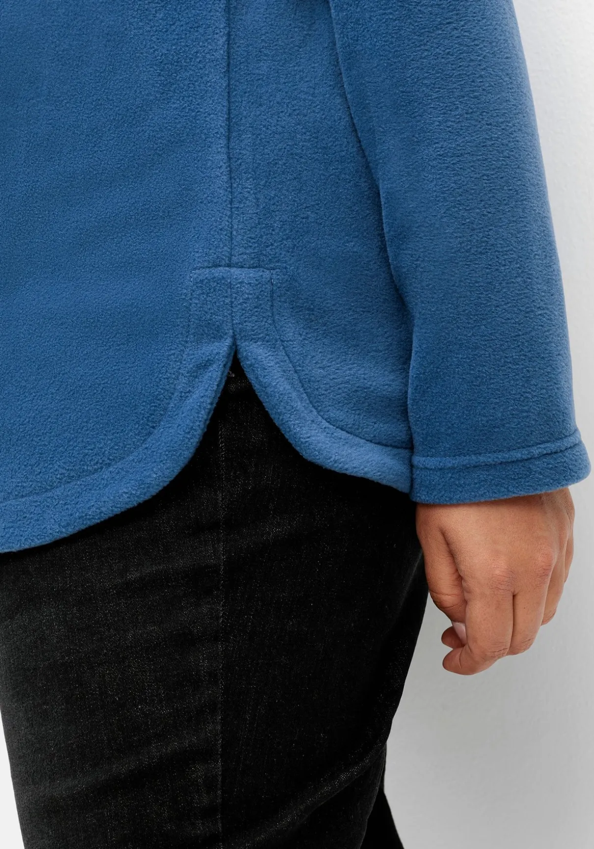 Fleeceshirt mit abgerundetem Saum