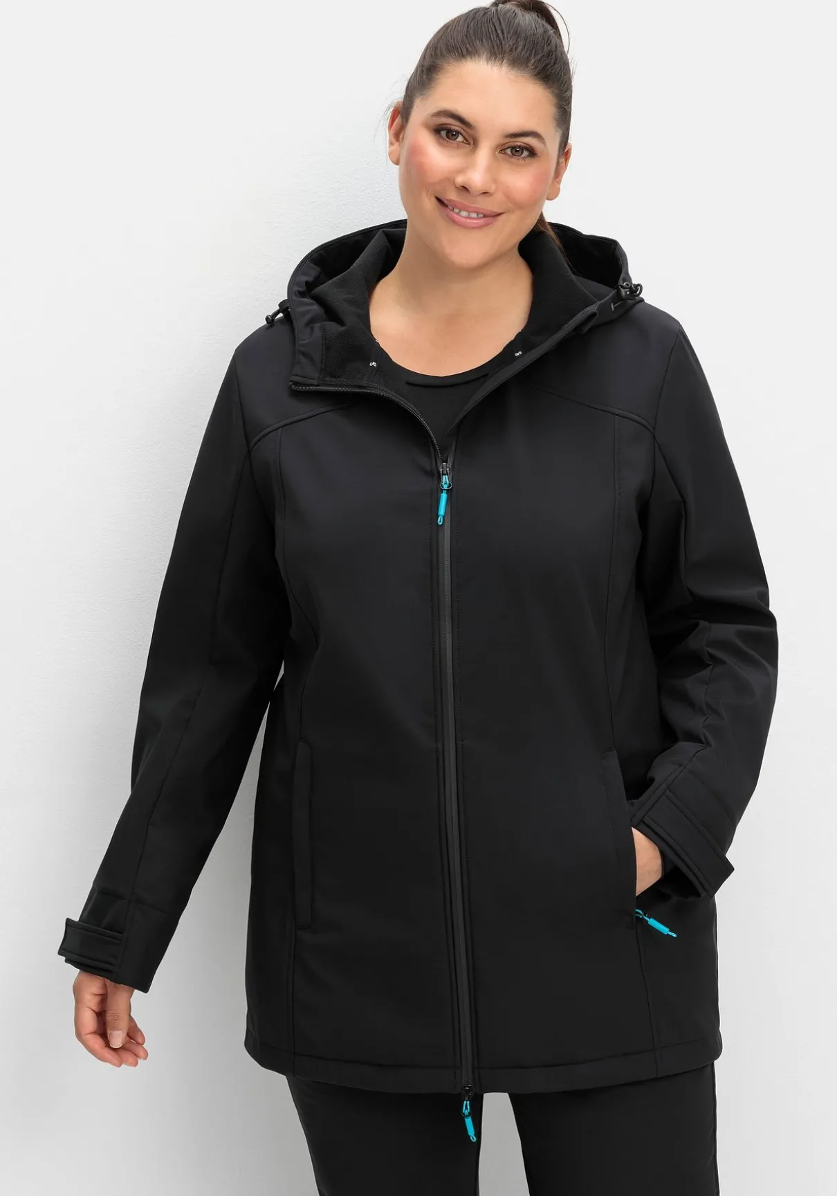 Funktionsparka mit Kapuze, in Softshell-Qualität