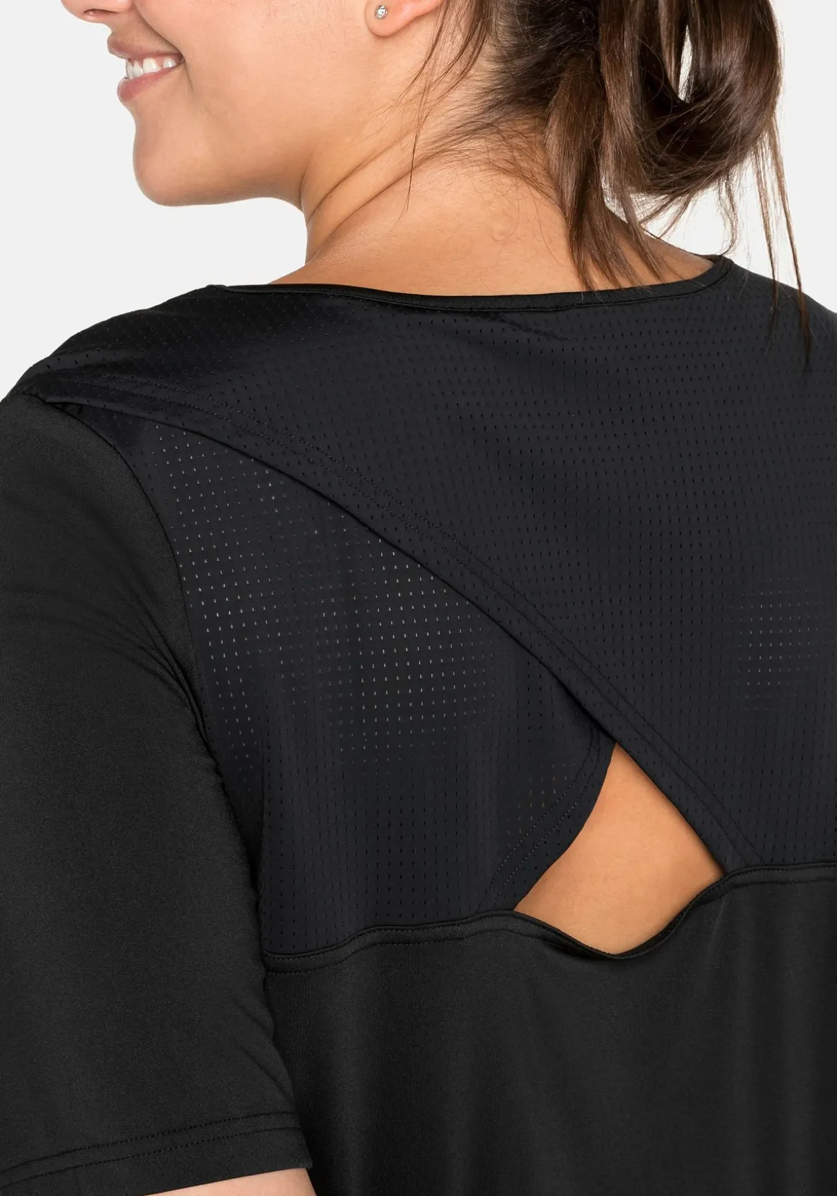 Funktionsshirt in Longform, mit Cut-out im Rücken