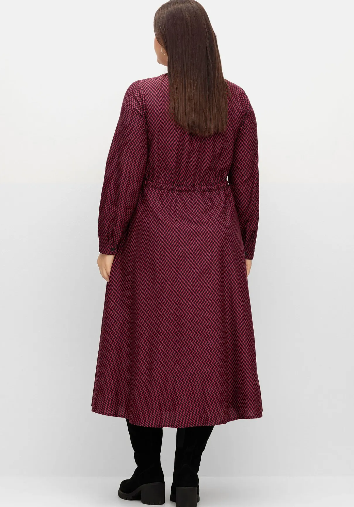 Gefüttertes Midikleid mit Alloverprint