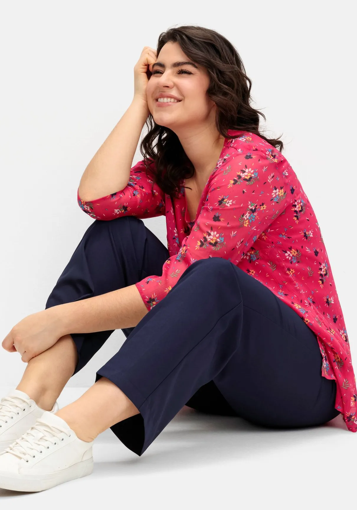 Gerade Hose mit Bügelfalten