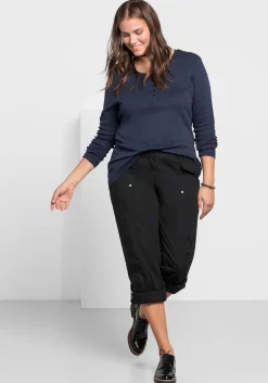 Gerade Hose mit Teilungsnähten und Krempelfunktion