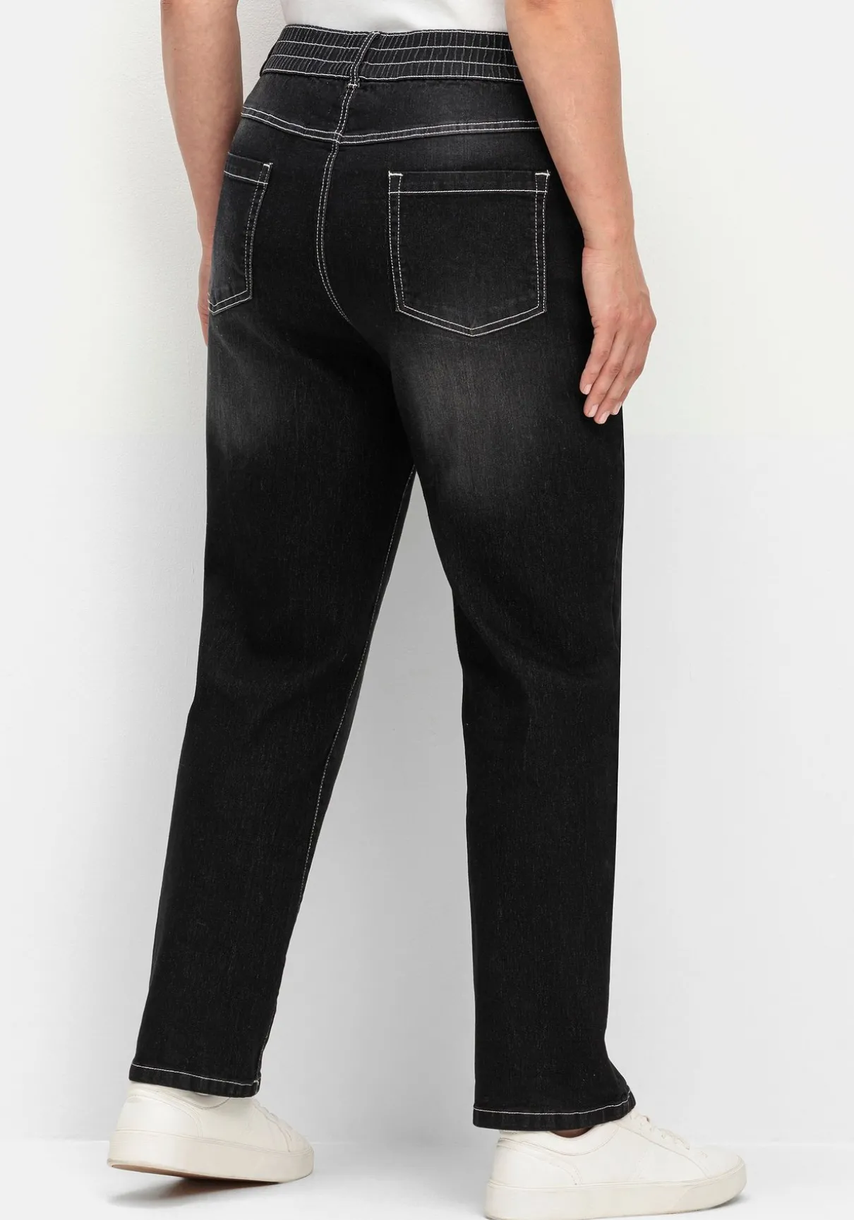 Gerade Jeans mit Rundum-Dehnbund