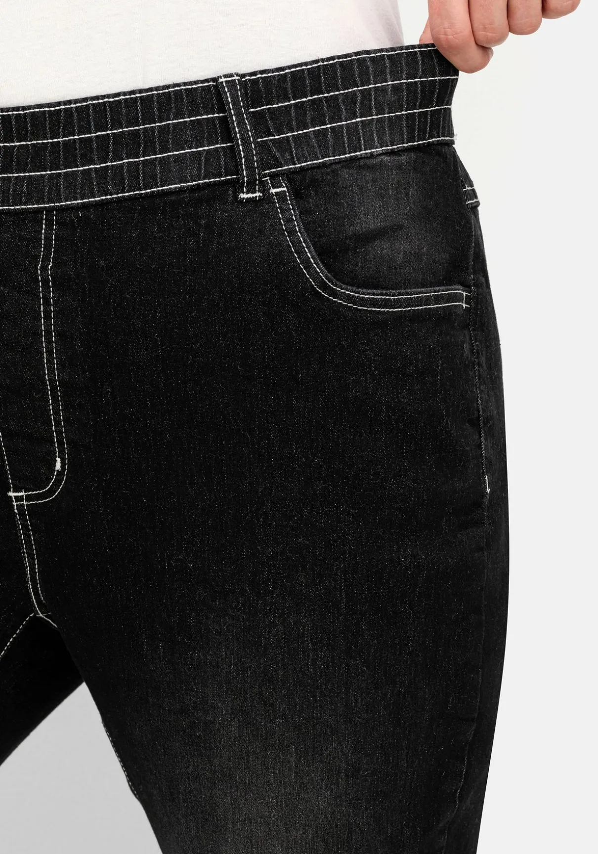 Gerade Jeans mit Rundum-Dehnbund