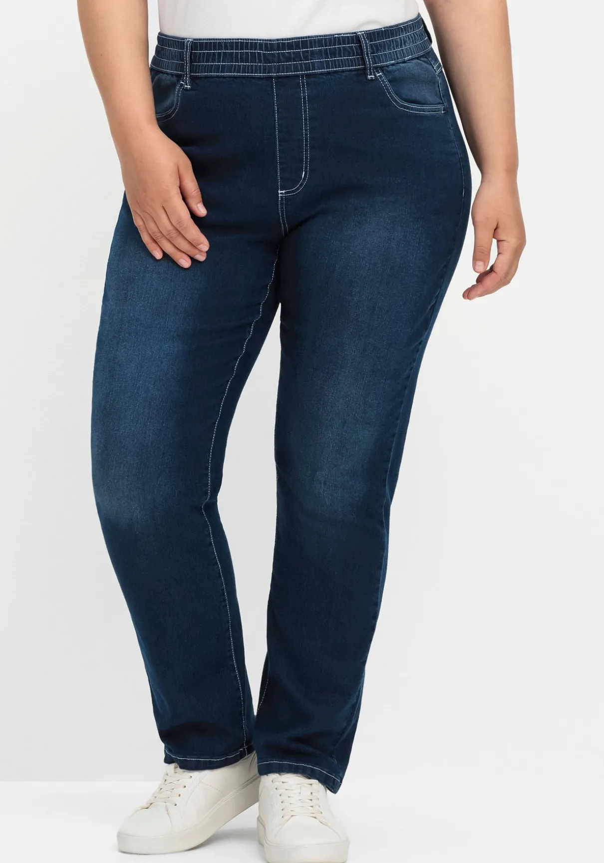 Gerade Jeans mit Rundum-Dehnbund