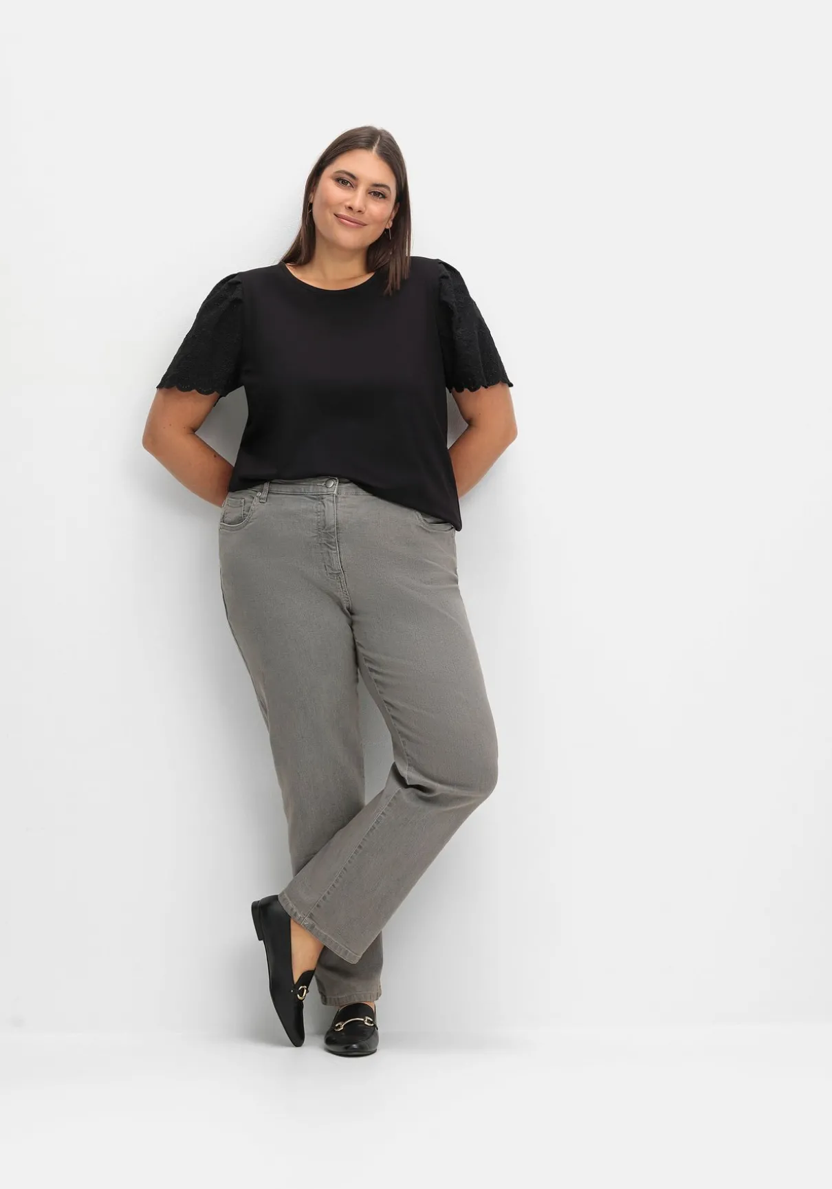 Gerade Jeans mit seitlichem Stretchbund