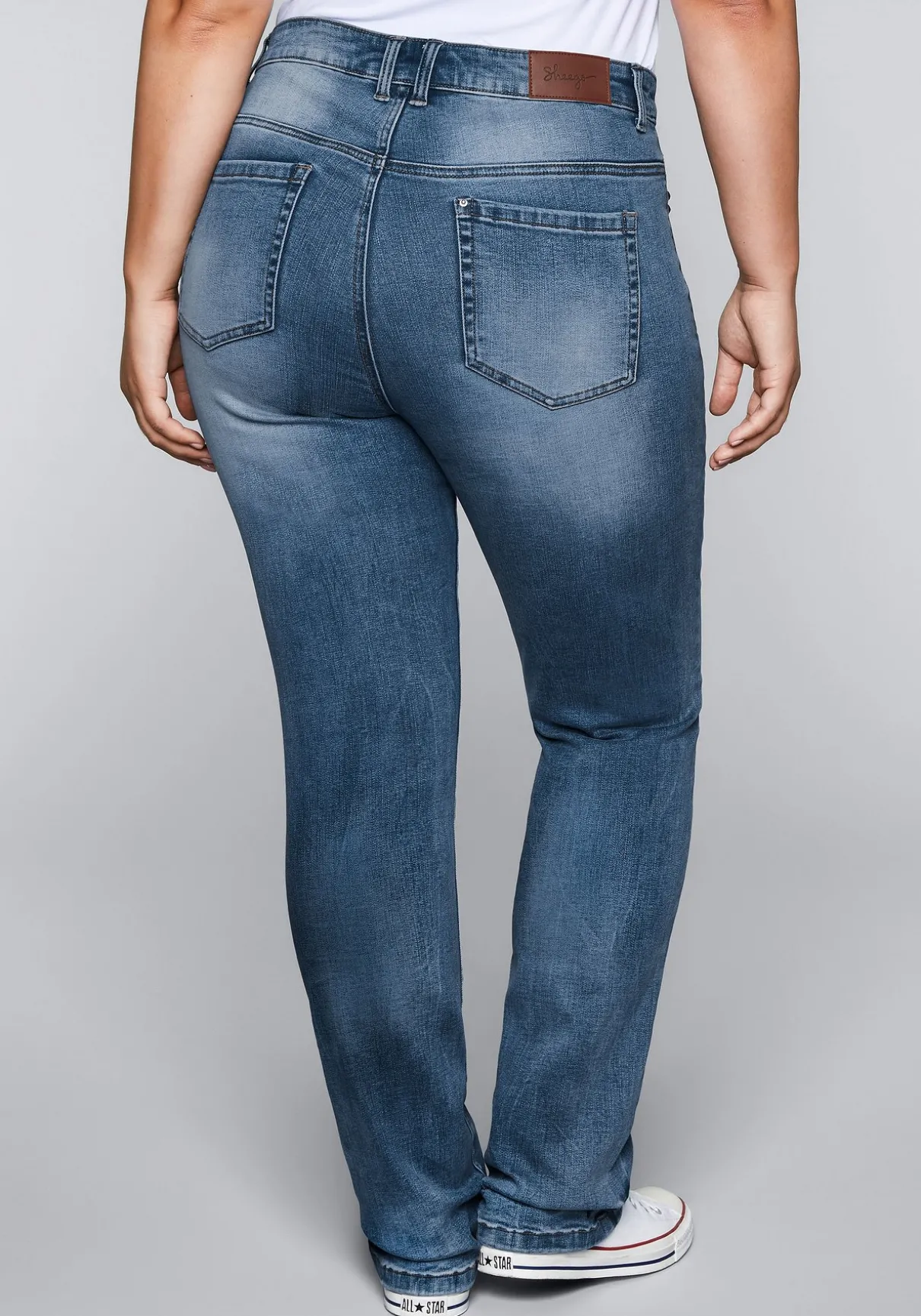 Gerade Stretch-Jeans mit Bodyforming-Effekt