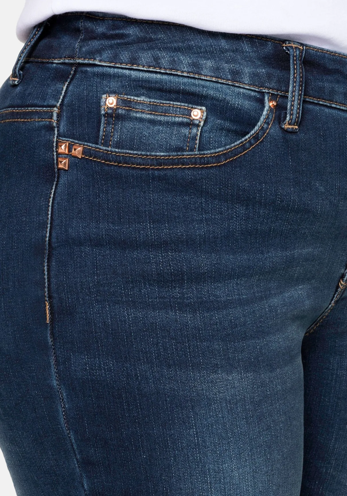 Gerade Stretch-Jeans mit Bodyforming-Effekt