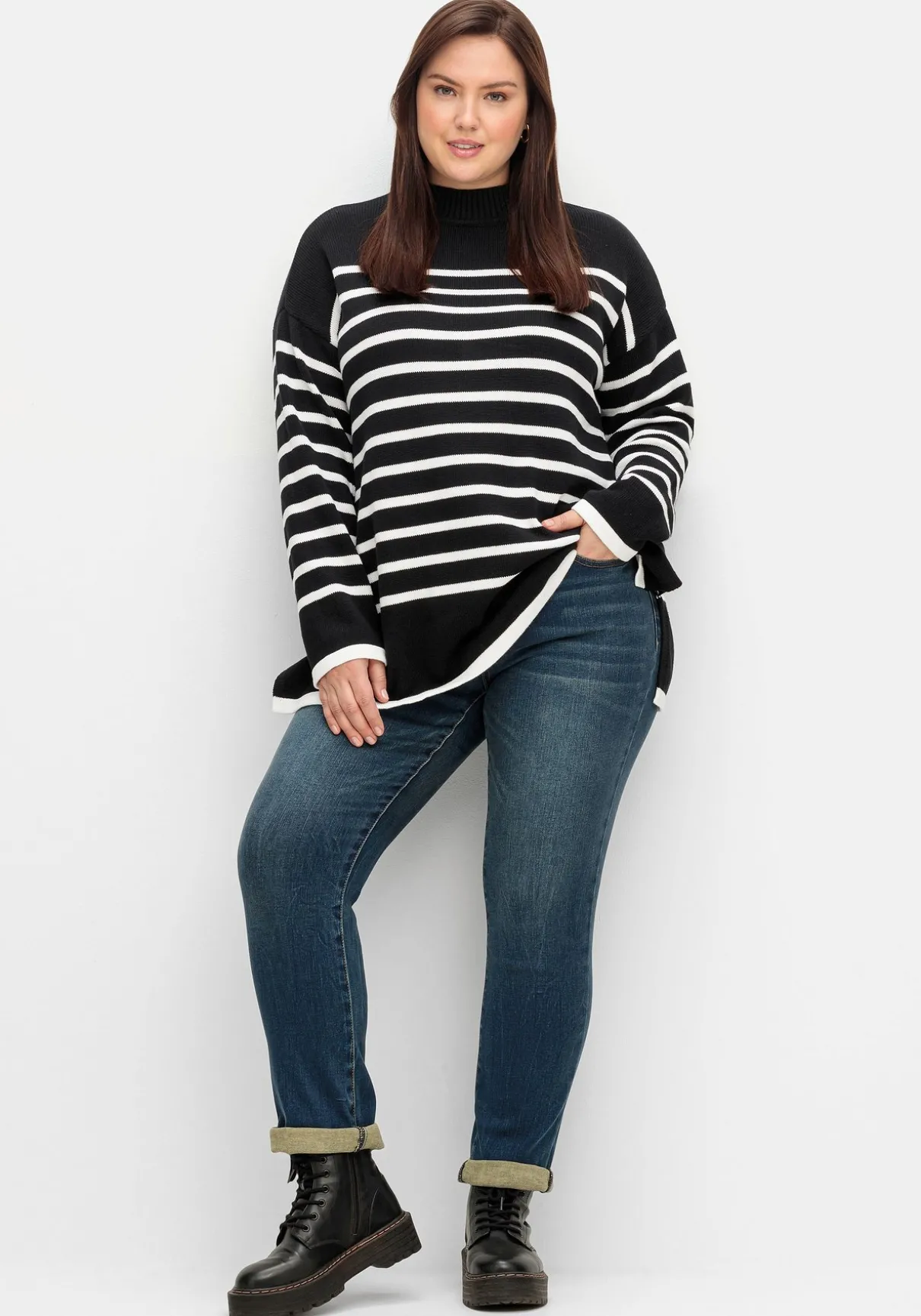 Gestreifter Pullover in A-Linie, mit Seitenschlitzen
