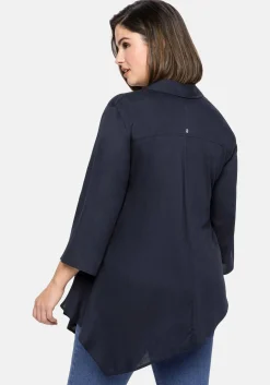 Hemdbluse mit asymmetrischem Saum in Zipfelform