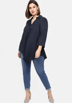 Hemdbluse mit asymmetrischem Saum in Zipfelform