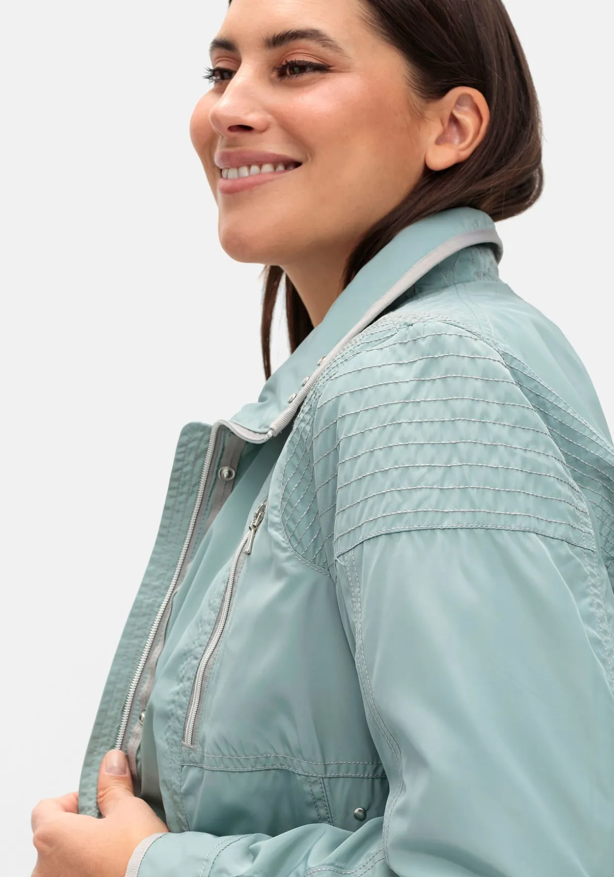 Jacke mit silberfarbenen Kontrastdetails
