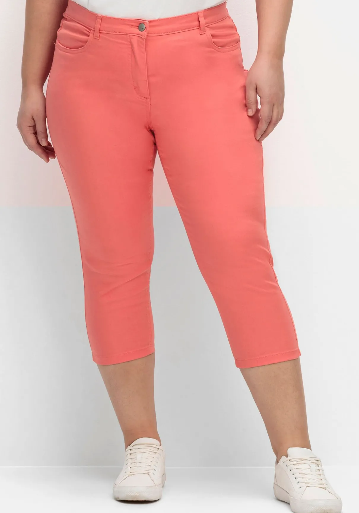 3/4-Jeans mit Zierschnürung hinten am Saum