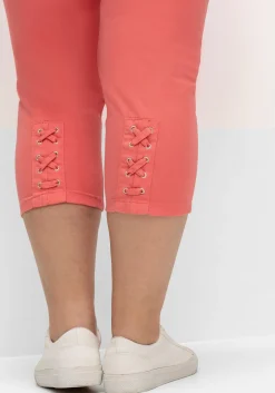 3/4-Jeans mit Zierschnürung hinten am Saum