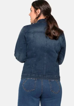 Jeansjacke in leicht taillierter und verkürzter Form