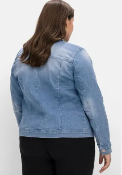 Jeansjacke in leicht taillierter und verkürzter Form