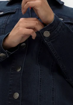 Jeansjacke in taillierter Form, mit Brusttaschen