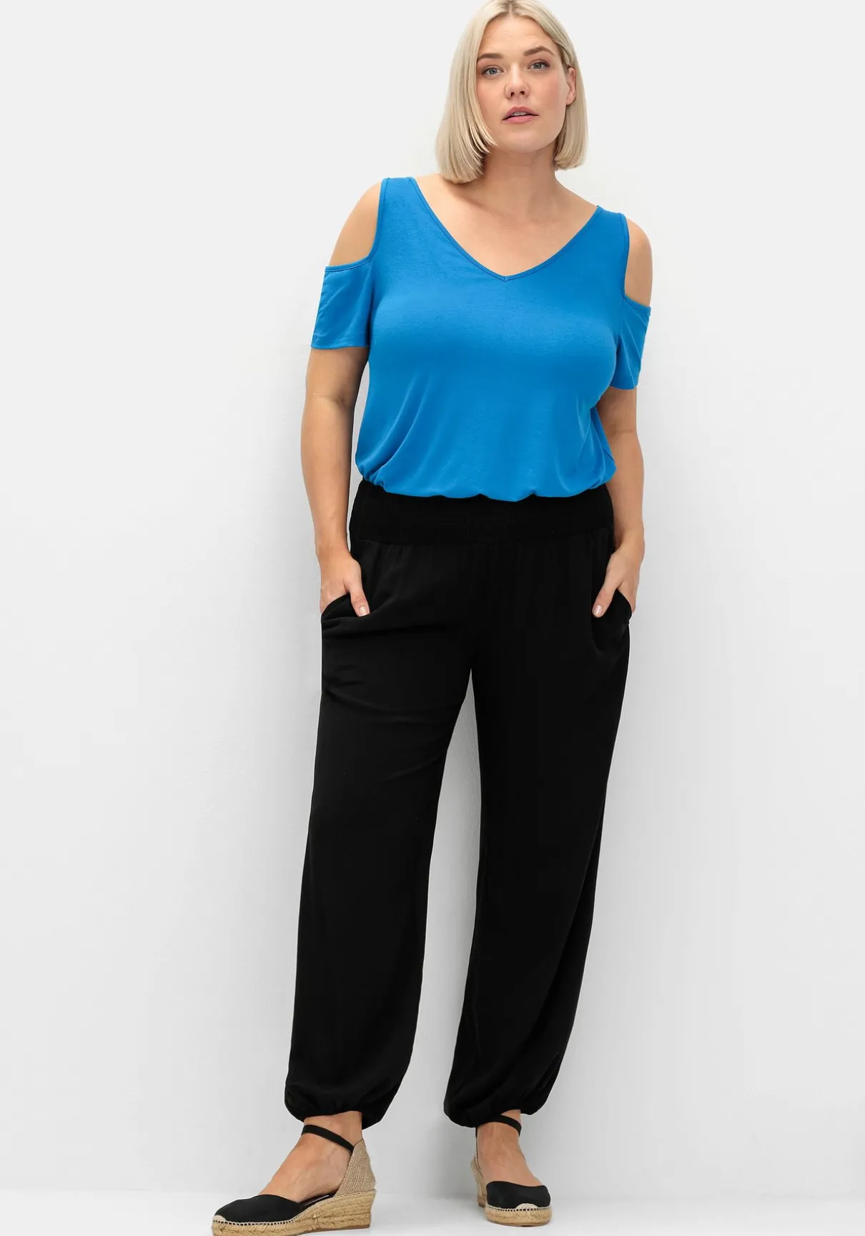 Jerseyhirt mit V-Ausschnitt, im schulterfreien Look