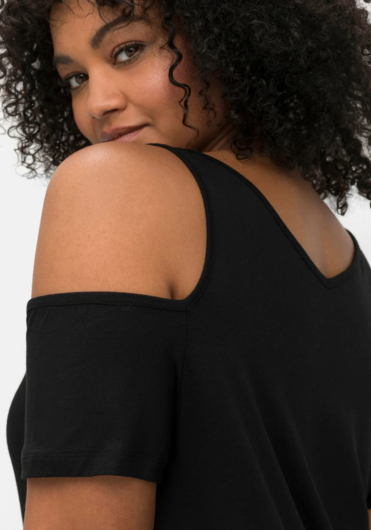 Jerseyhirt mit V-Ausschnitt, im schulterfreien Look