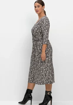 Jerseykleid in Wickeloptik, mit Blätterprint