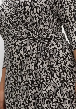 Jerseykleid in Wickeloptik, mit Blätterprint