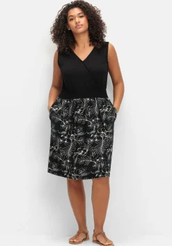 Jerseykleid in Wickeloptik, mit V-Cut hinten