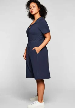 Jerseykleid mit Cut-out am Ausschnitt