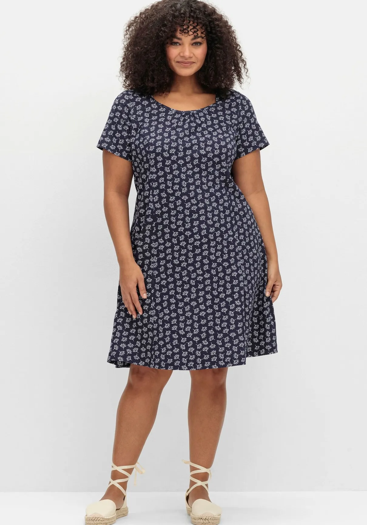 Jerseykleid mit schwingendem Rockteil