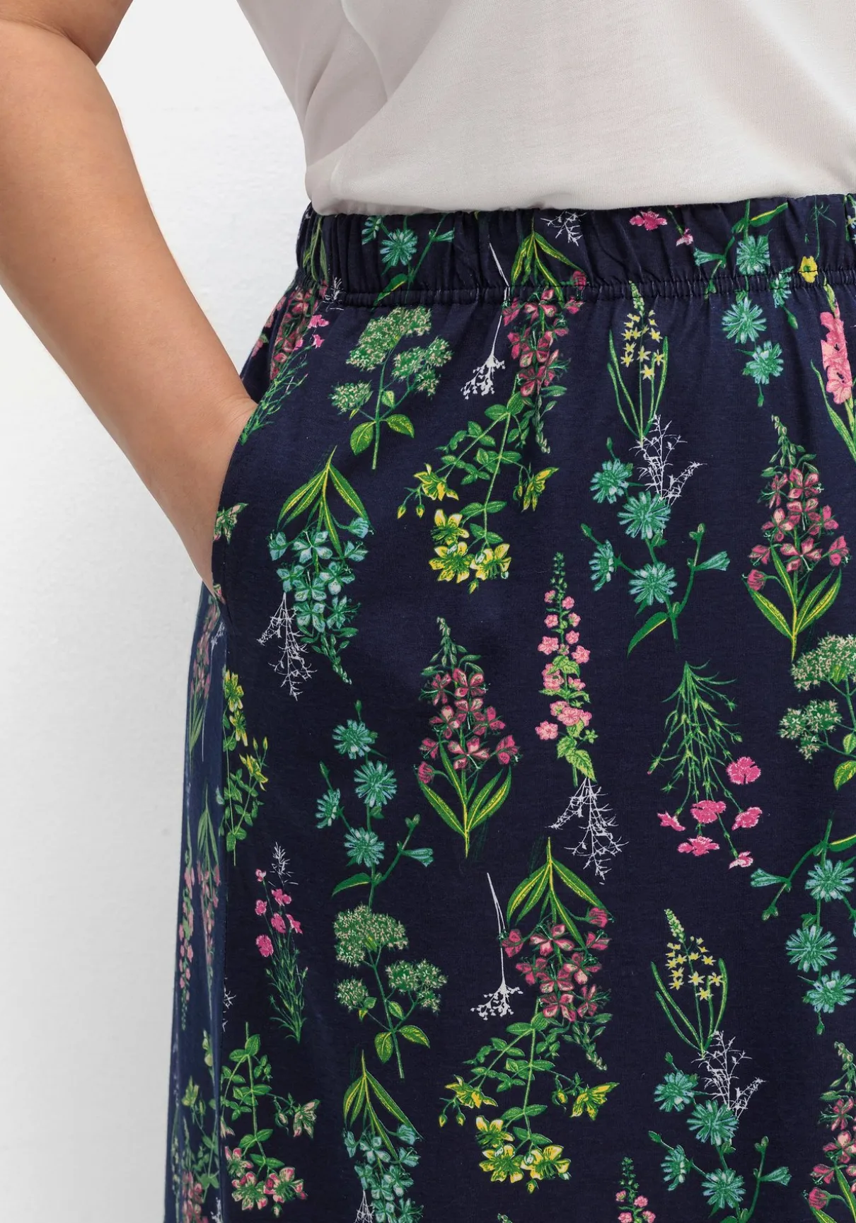 Jerseyrock in Midilänge, mit Blumenprint