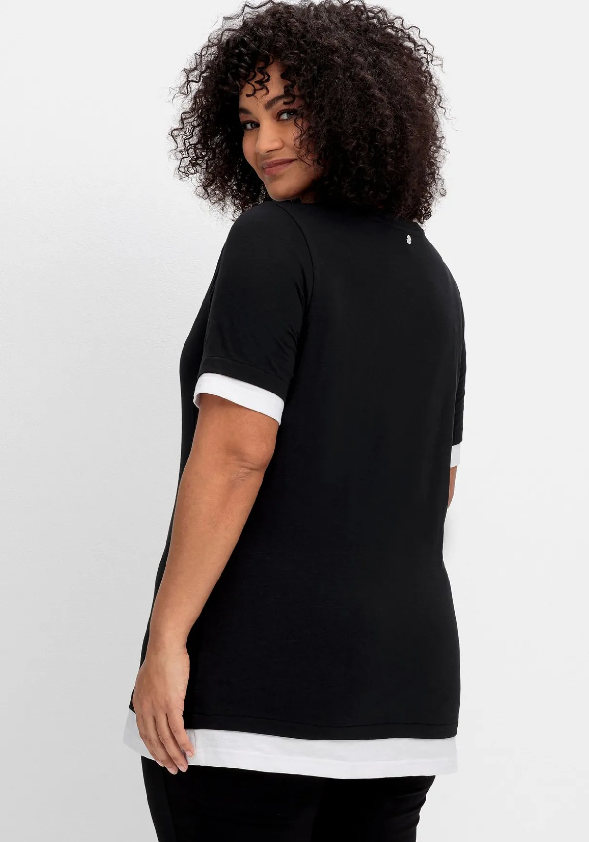 Jerseyshirt in 2-in-1-Optik, mit V-Ausschnitt