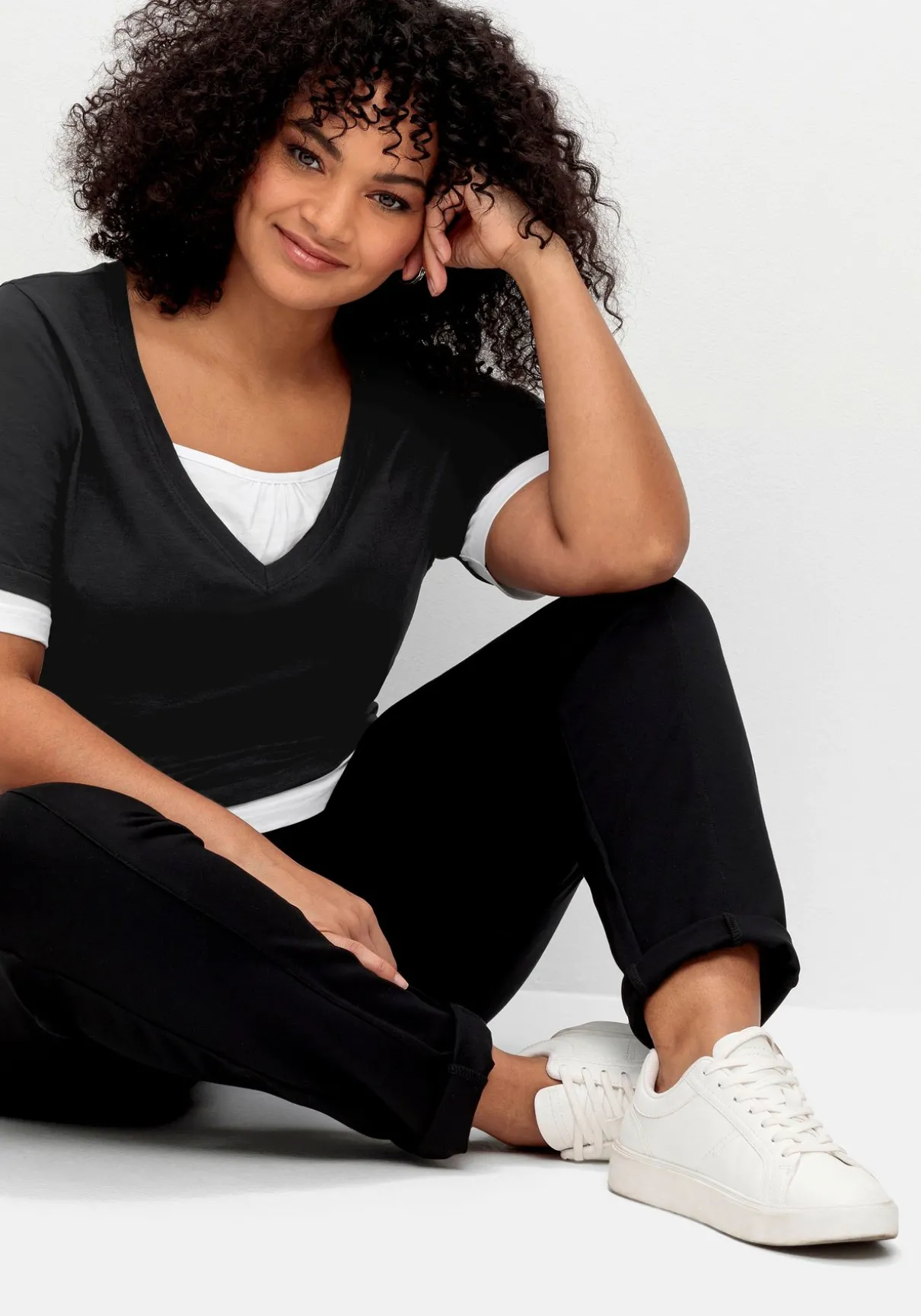 Jerseyshirt in 2-in-1-Optik, mit V-Ausschnitt