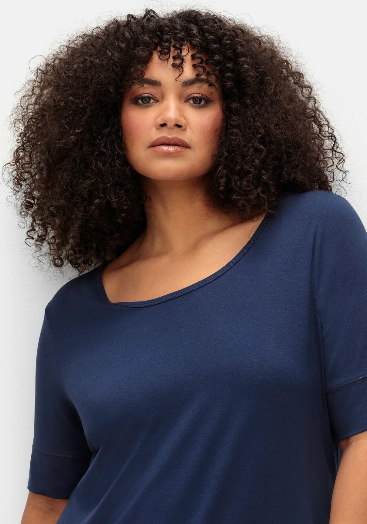 Jerseyshirt mit abgerundetem Saum