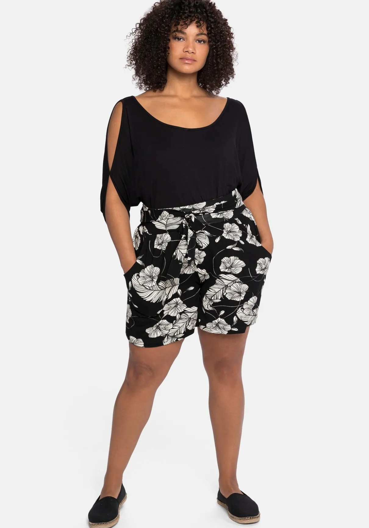 Jerseyshirt mit geschlitzten Fledermausärmeln