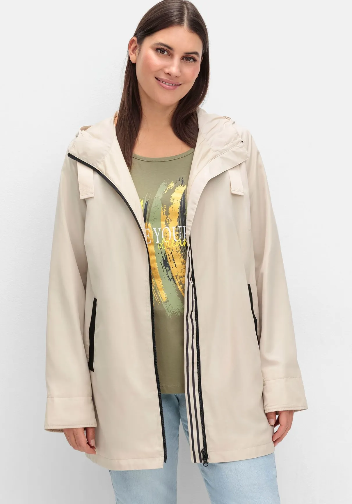 Kapuzenjacke in leichter Qualität, mit Kontrastdetails