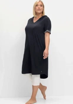 Kapuzenkleid mit Kontrastdetails und längerem Rücken